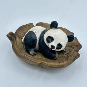 Vintage 1980s Global Art Harvey Knox Kingdom Figurine PANDA on Leaf E172A85